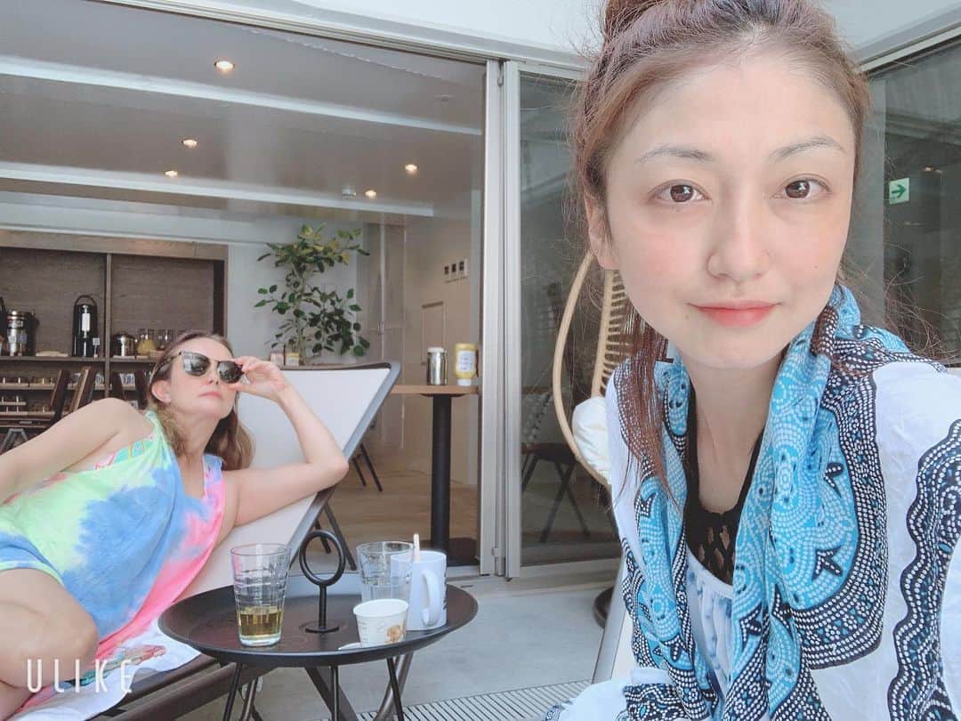 のインスタグラム：「えりかとお泊り旅行❤️ 最高に楽しい！ @ami_nakagawa_  @erichin73  #中川愛海 #一日一回カンパイ #8hotel #8hotelchigasaki #sauna #saunatime」