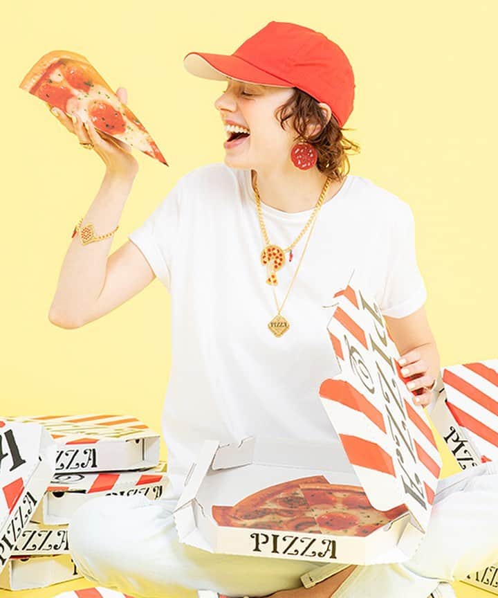 のインスタグラム：「❣️﻿ ﻿ ★Q-pot. HOT DELIVERY＜PIZZA＞ 🍕 ★﻿ ﻿ Q-pot. original yummy items will be delivered for you! Just baked,  fresh vegitables, special sauces... in it.﻿ ﻿ Have a fun time with these accessories🌟﻿ ﻿ #qpot #2020ss #madeinjapan #pizza #fresh #justbaked」