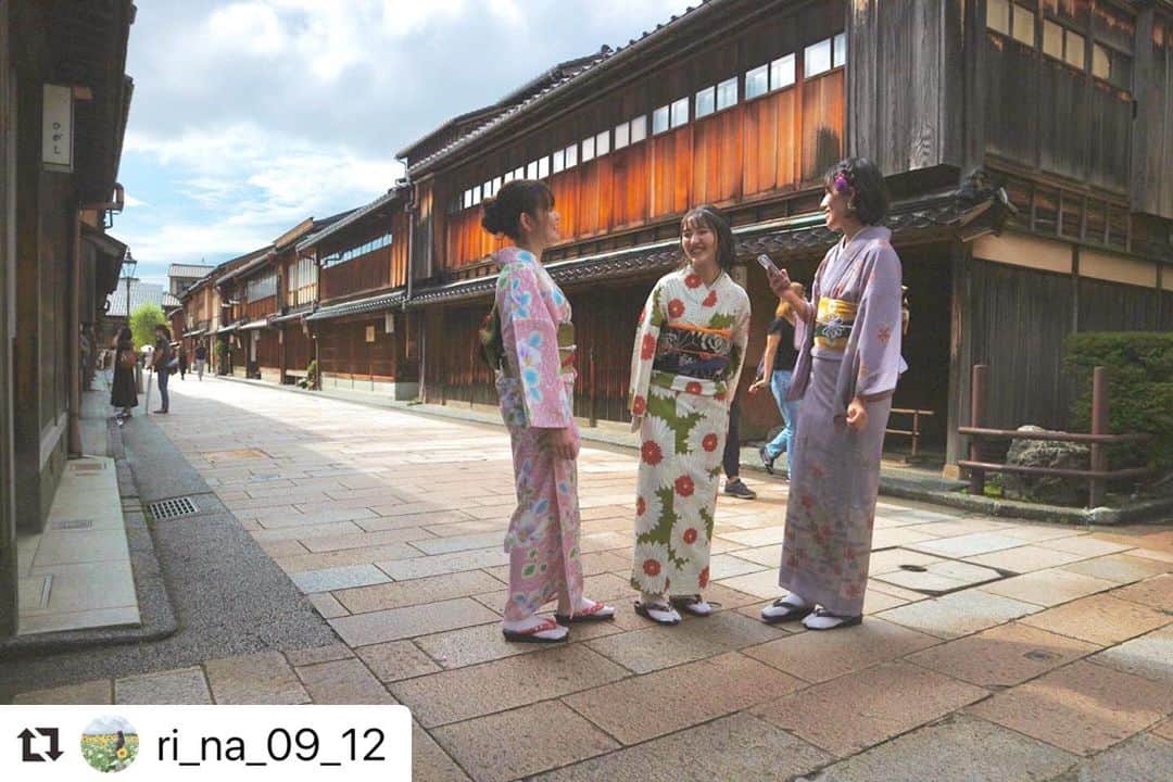 金沢着物レンタルshop心結〜kokoyui〜のインスタグラム：「素敵なお写真ありがとうございます😊❣️ . シェアさせて頂きましたます😃💕 . ⚫︎金沢駅前 着物レンタル心結(ここゆい)  ⚫︎営業時間 : 9:00〜18:00 ⚫︎address : 金沢市本町1-3-39 ⚫︎tell : 076-221-7799 ⚫︎金沢駅から徒歩5分  ⚫︎コインパーキング補助あり  心結の着物一覧▶@kokoyui_kimono 振袖や袴はこちら▶@kokoyui_furisode 七五三やお子さんの着物はこちら▶@kokoyui753 .  #金沢 #金沢 #着物ヘア #ヘアセット #和服 #着物 #着物コーディネート #きもの #着物女子 #着物男子 #ひがし茶屋町」