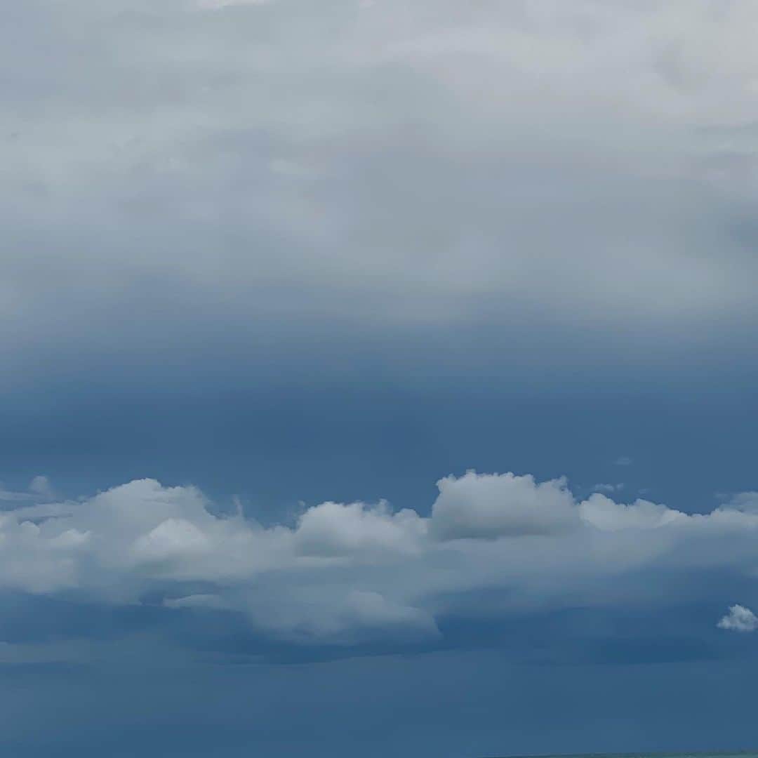 ジュリア バレットのインスタグラム：「the great unknown 🌫」