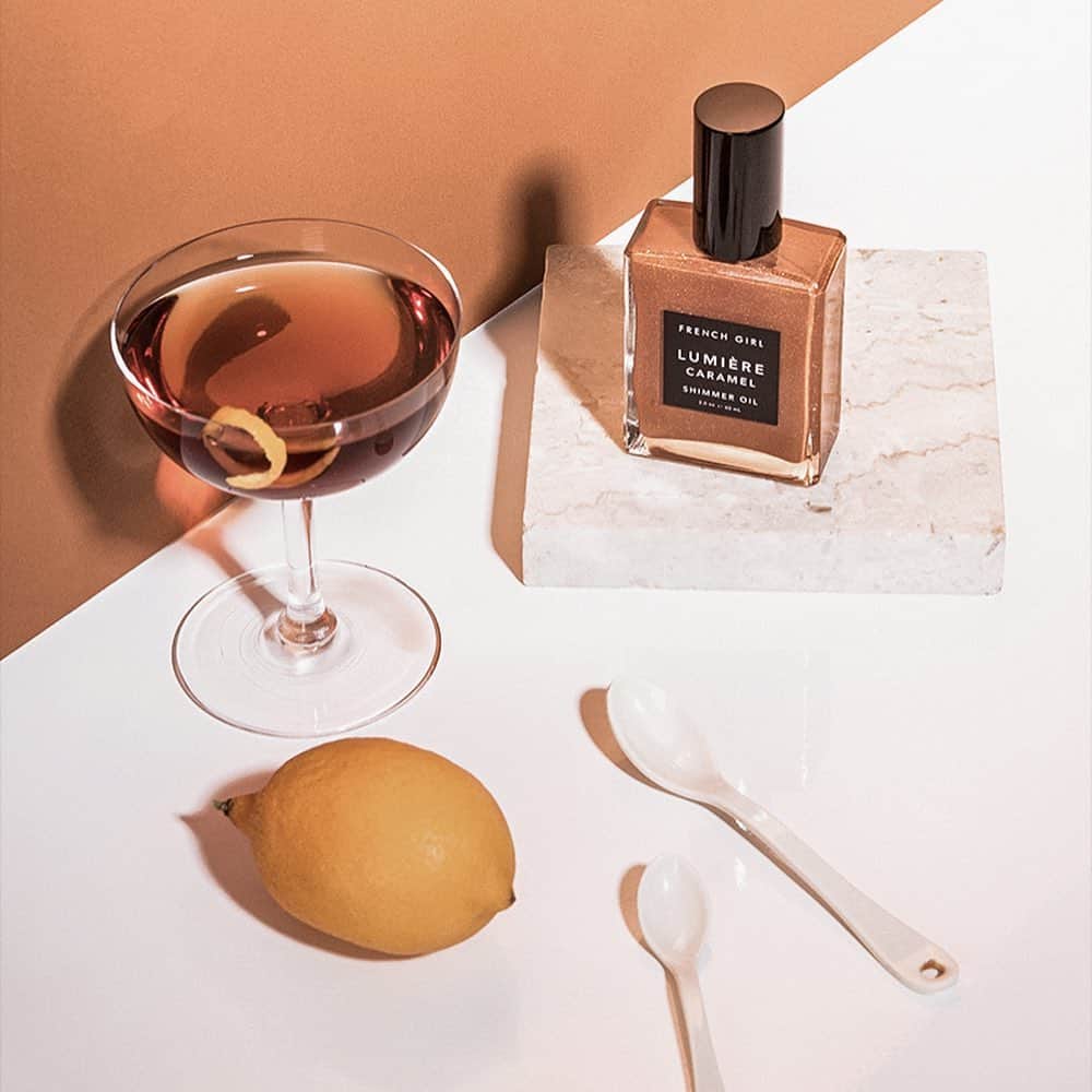 FRENCH GIRLさんのインスタグラム写真 - (FRENCH GIRLInstagram)「It’s #FrenchGirlHappyHour, and we’re kicking off your #SaturdayNight plans with a delicious summer cocktail inspired by the gorgeous hue of our Lumière Caramel Shimmer Oil. Pair with friends, snacks, and good music ✨  Swipe for recipe! 🥂」8月2日 12時07分 - frenchgirlorganics