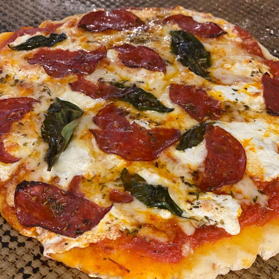デブラ・メッシングさんのインスタグラム写真 - (デブラ・メッシングInstagram)「Yes we did.  Call us Villa Messing.   #homemade #pizza #motherson #familyrestaurant #pepperonipizza #glutenfreecrust」8月2日 12時15分 - therealdebramessing