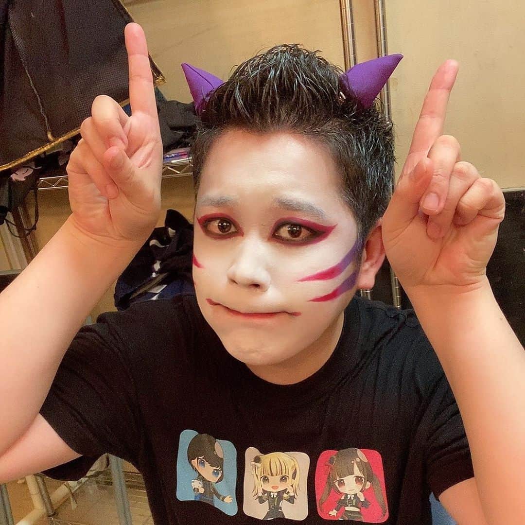 たっしーのインスタグラム：「たしのツノÅÅ ＊ #モノクローン #虹色担当 #たっしー #アイドル」