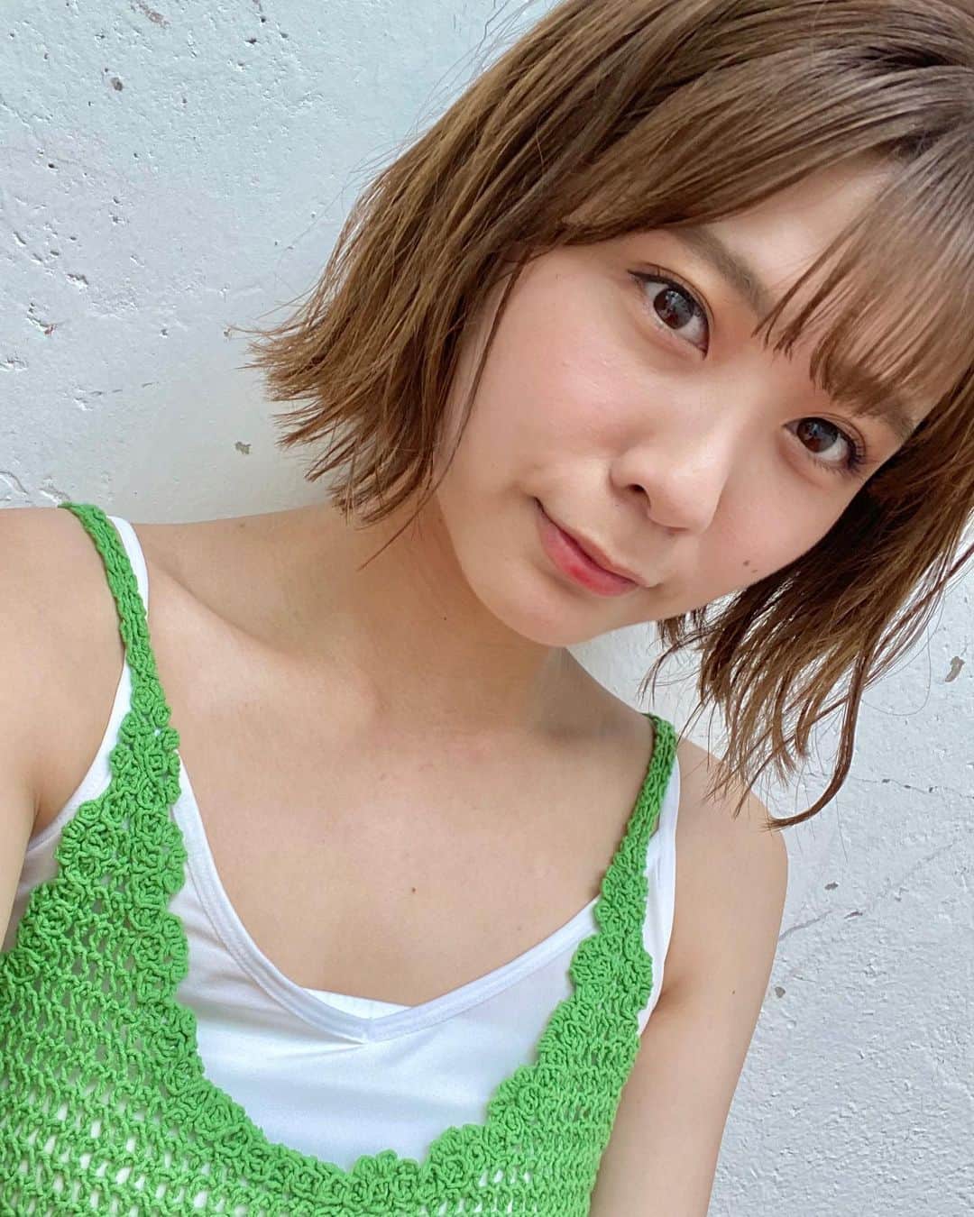 清水麻璃亜のインスタグラム：「BIG ONE GIRLS ９月号に初登場させていただきました〜！ぜひ本屋さんでGETしてください🌱」