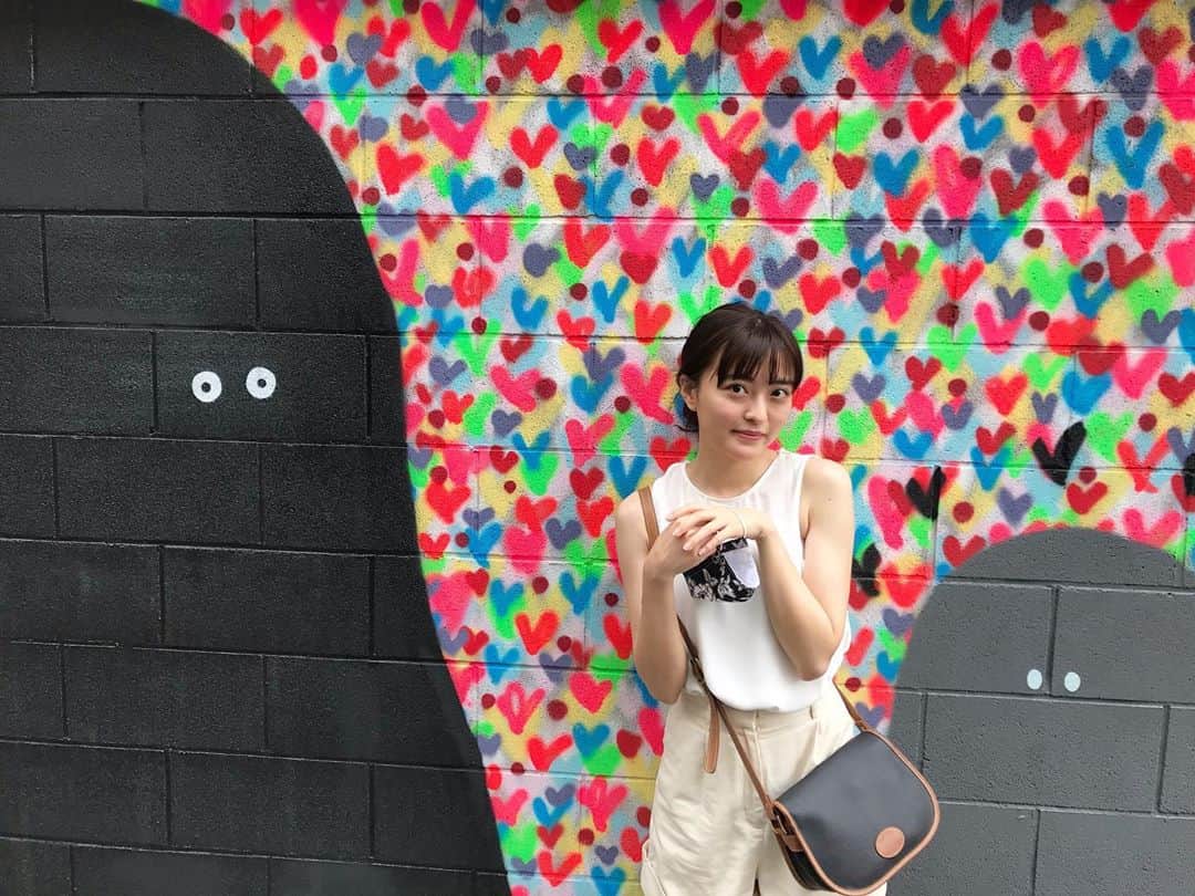 斉藤瑞季のインスタグラム：「素敵な壁見つけた✨  #3枚目の陰キャ感 #手作りマスク」