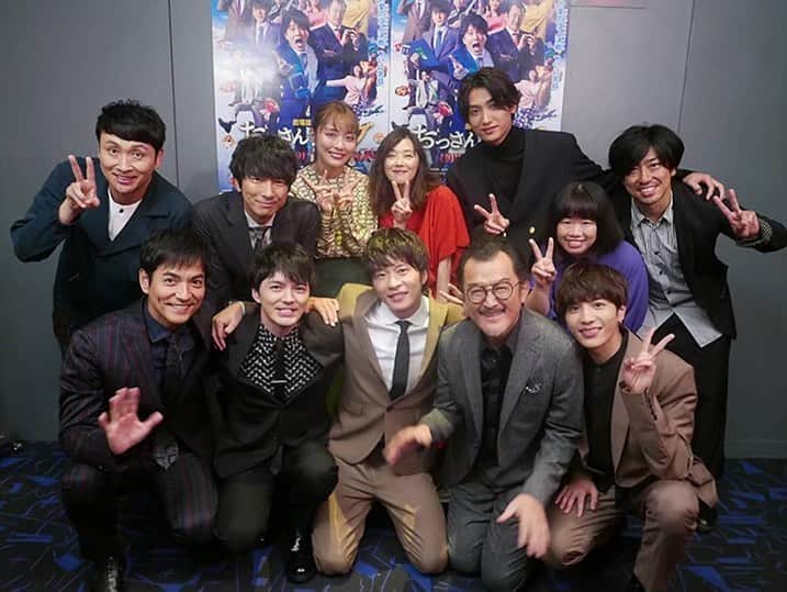 テレビ朝日「おっさんずラブ」のインスタグラム：「﻿ ‪🌸#劇場版おっさんずラブ🌸‬﻿ ‪応援ありがとうございました🙇‍♂️‬﻿ ﻿ ‪作品を愛してくださった皆様の笑顔が‬﻿ ‪ずっとずっと続きますように🍀‬﻿ ﻿ ‪#みんなで見ようおっさんずラブ‬﻿ ‪#foreverlove💍‬﻿ ﻿ ‪#田中圭 #林遣都 #内田理央 ‬﻿ ‪#金子大地 #伊藤修子 #児嶋一哉‬﻿ ‪・ #沢村一樹 #志尊淳 ・‬﻿ ‪#眞島秀和 #大塚寧々 #吉田鋼太郎‬」