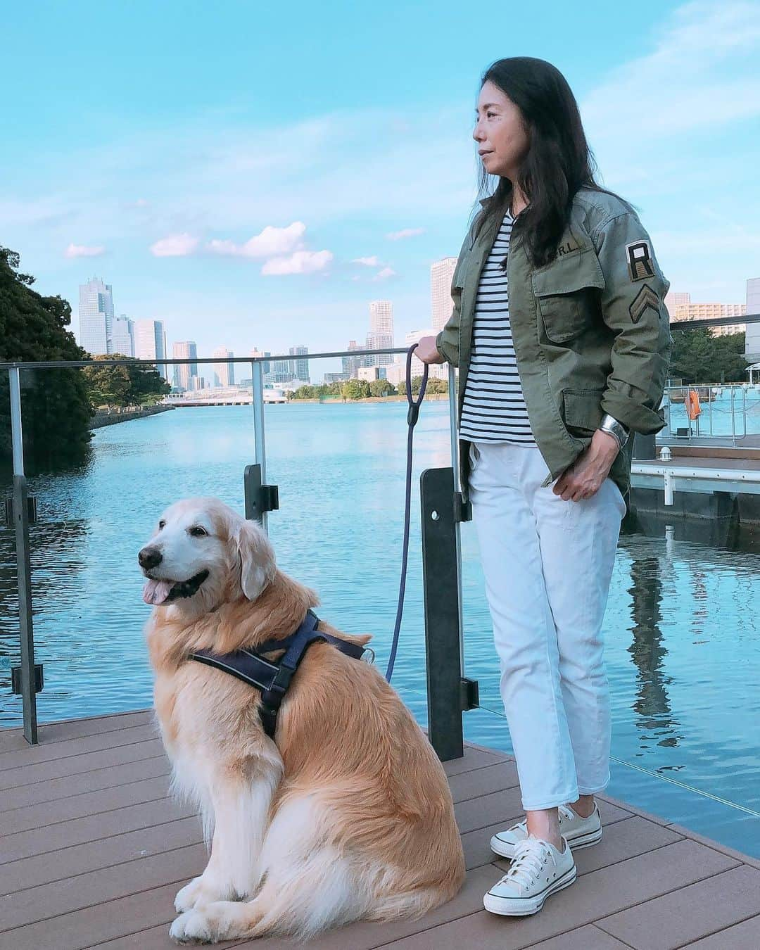 高橋ひとみさんのインスタグラム写真 - (高橋ひとみInstagram)「夕方のお散歩🐾 月が大きくて綺麗でした🌕」8月2日 22時04分 - hitomi_momoe