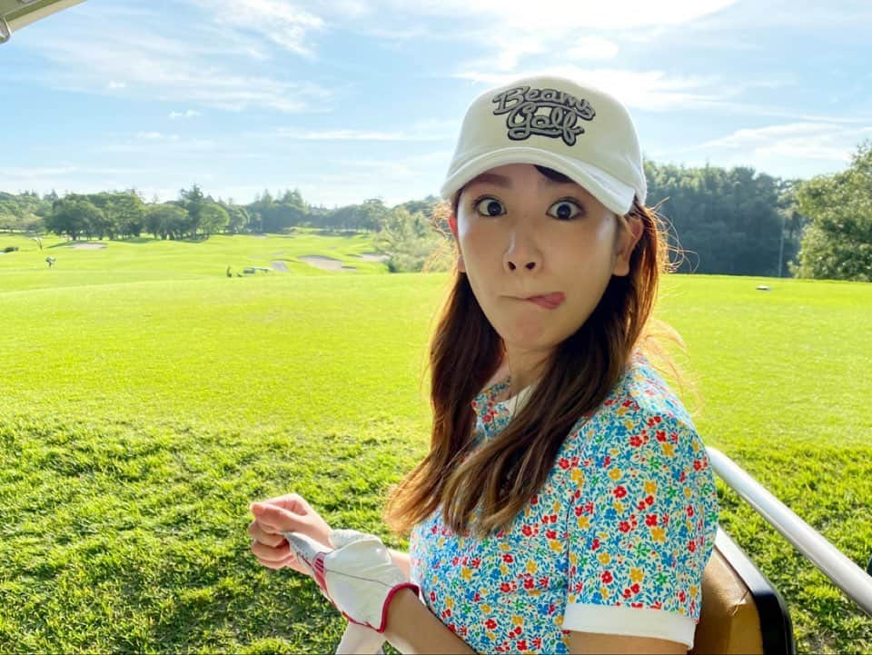 久松郁実さんのインスタグラム写真 - (久松郁実Instagram)「﻿ ﻿ 最近BEAMS GOLFのウェアが﻿ お気に入りです🏌️‍♀️💖﻿ お洒落で可愛くて好き！！﻿ ﻿ YouTubeでも同じの着てますね♪﻿ ﻿ 右にスワイプしてね😋﻿ ﻿ ﻿ ﻿ #女子ゴルフ#ゴルフ女子﻿ #ゴルフウェア#beams golf﻿ #😋﻿」8月2日 21時58分 - ikumi_hisamatsu