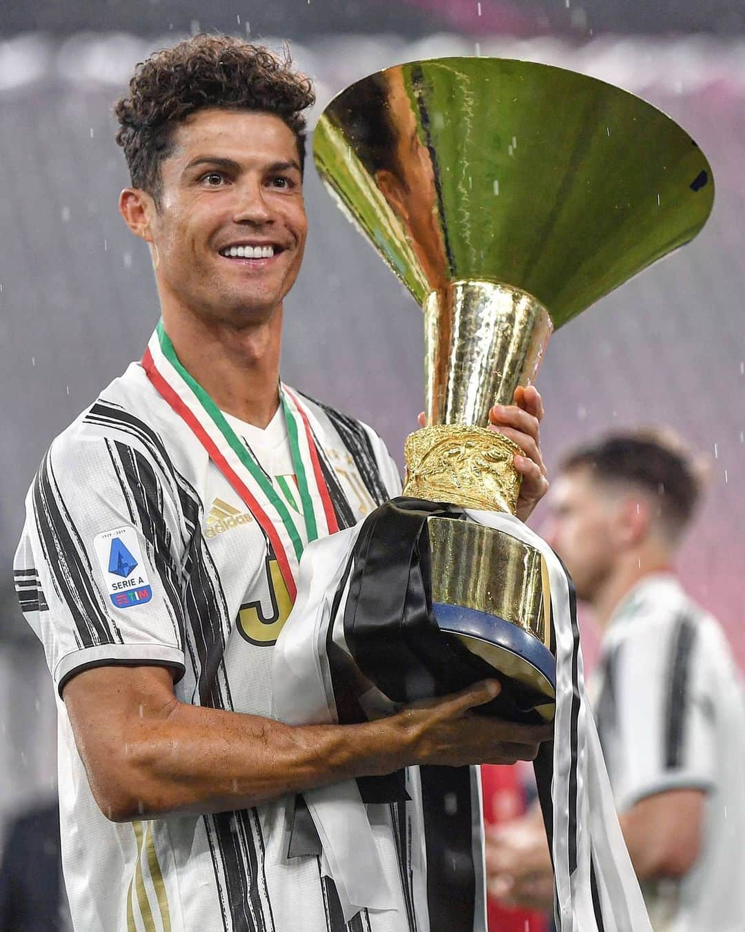 UEFAチャンピオンズリーグさんのインスタグラム写真 - (UEFAチャンピオンズリーグInstagram)「League title number 7 for @cristiano 🏆  #UCL #Juventus #Juve #Cristiano #Ronaldo #CR7 #cristianoronaldo #trophy #seriea」8月2日 21時59分 - championsleague