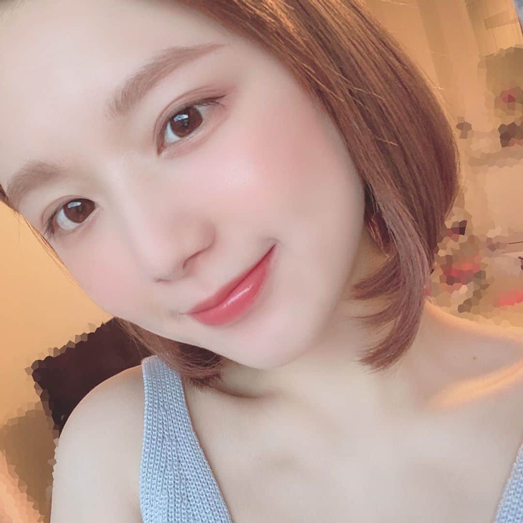ひよんのインスタグラム：「💄💞 ㅤㅤㅤㅤㅤㅤㅤㅤㅤㅤㅤㅤㅤ 今日のメイク☺️💓 撮影ではないから薄めにしたよ❣️ ㅤㅤㅤㅤㅤㅤㅤㅤㅤㅤㅤㅤㅤ ●アイシャドウ @rmkofficial  ウキヨモダン アイシャドウパレット 01 ●チーク @amuse  ソフトクリームチーク 32 ●リップ @bobbibrownjapan  クラッシュドリキッドリップ 04 エクストラリップティント L04 ㅤㅤㅤㅤㅤㅤㅤㅤㅤㅤㅤㅤㅤ アイシャドウは左上だけを 二重幅と目尻側の涙袋にぬったよ🥳 今日のメイク薄いけどお気に入り❤️ ㅤㅤㅤㅤㅤㅤㅤㅤㅤㅤㅤㅤㅤ #makeup #feeyong #koreanmakeup #메이크업 #희영 #코스메틱 #꾸안꾸 #クアンク #ひよん #ナチュラルメイク」