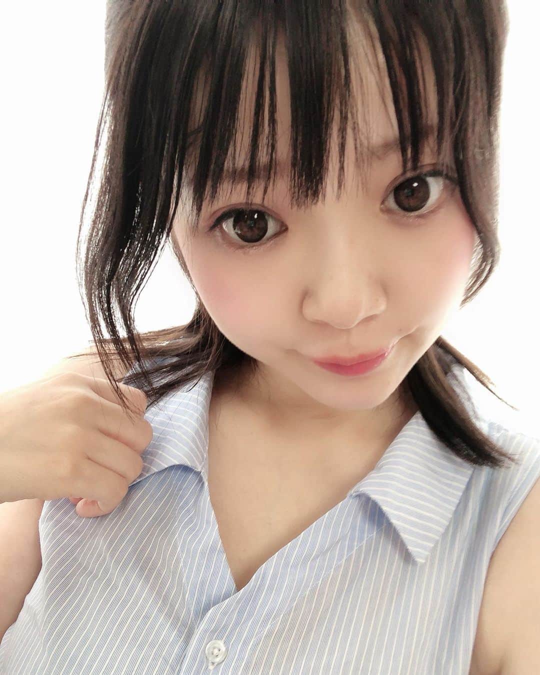 音羽莉夢のインスタグラム：「ちょーナチュラルメイク💄👄✨  #童顔ロリ巨乳 #合法ロリ #ロリコンホイホイ #撮影会モデル #音羽莉夢 #アミックエンターテインメント  #グラドル自画撮り部 #グラドル」