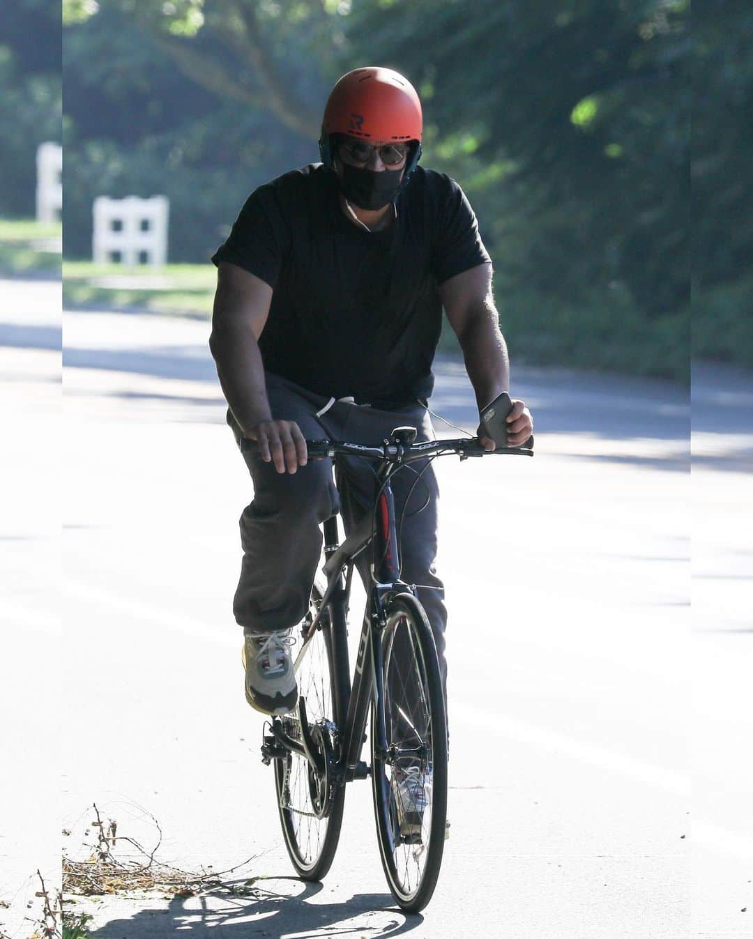 Just Jaredさんのインスタグラム写真 - (Just JaredInstagram)「@jlo and @arod go biking together in The Hamptons. #jenniferlopez  #alexrodriguez  Photos: Backgrid」8月2日 22時09分 - justjared