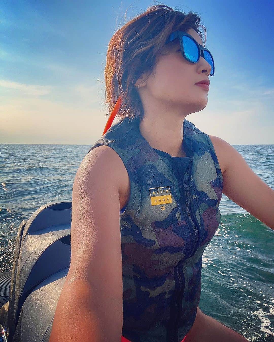 彩海のインスタグラム：「. . 今日も浄化してくれて大きな海に感謝。 . . 海外いけない。 国内旅行もいけない。 残すところは海活のみ。 . 自粛しながらも楽しみましょう 夏本番。 . . . . #ジェットスキー#ジェットスキーのある生活 #ジェット #ジェットスキー女子 #マリンスポーツ#海#ビーチ #海活 #クルーズ#jetski」