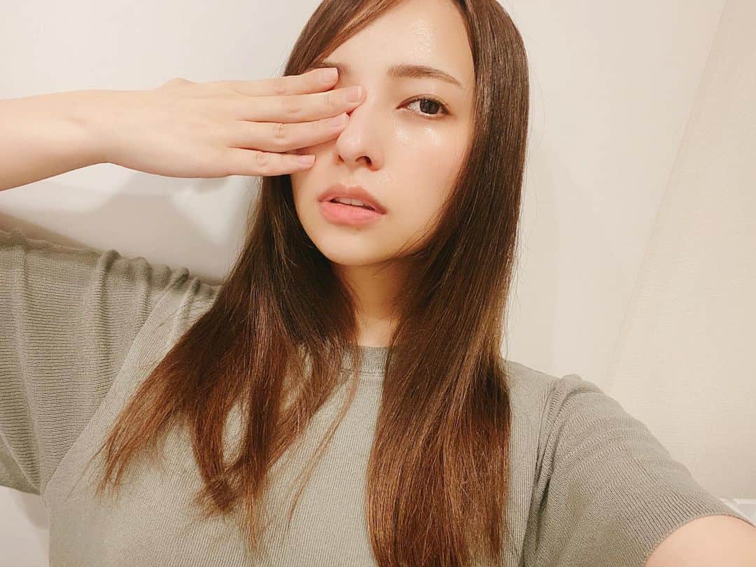 のインスタグラム：「😌」