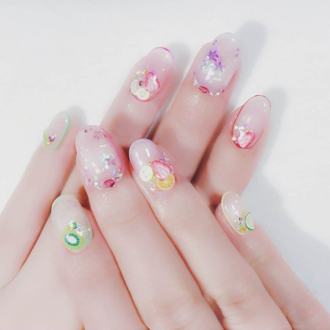 なかやまちえこさんのインスタグラム写真 - (なかやまちえこInstagram)「過去のフルーツネイル fruit nails 4選。⠀ ⠀ #nail #nails #nailart #ネイル #美甲 #ネイルアート  #japanesenailart #manucure #japanesenails #manicurist #gelnails #أظافر #네일아트 #미용 #vẽmóng #フルーツネイル #fruitnails  #クリアネイル #clearnails」8月2日 22時22分 - chiekonakayama