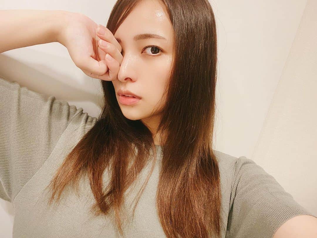 のインスタグラム：「😉」