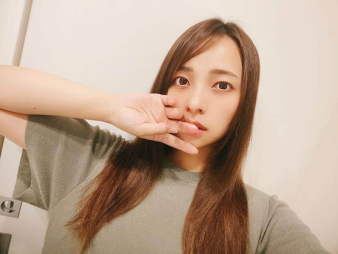 のインスタグラム：「🤗」