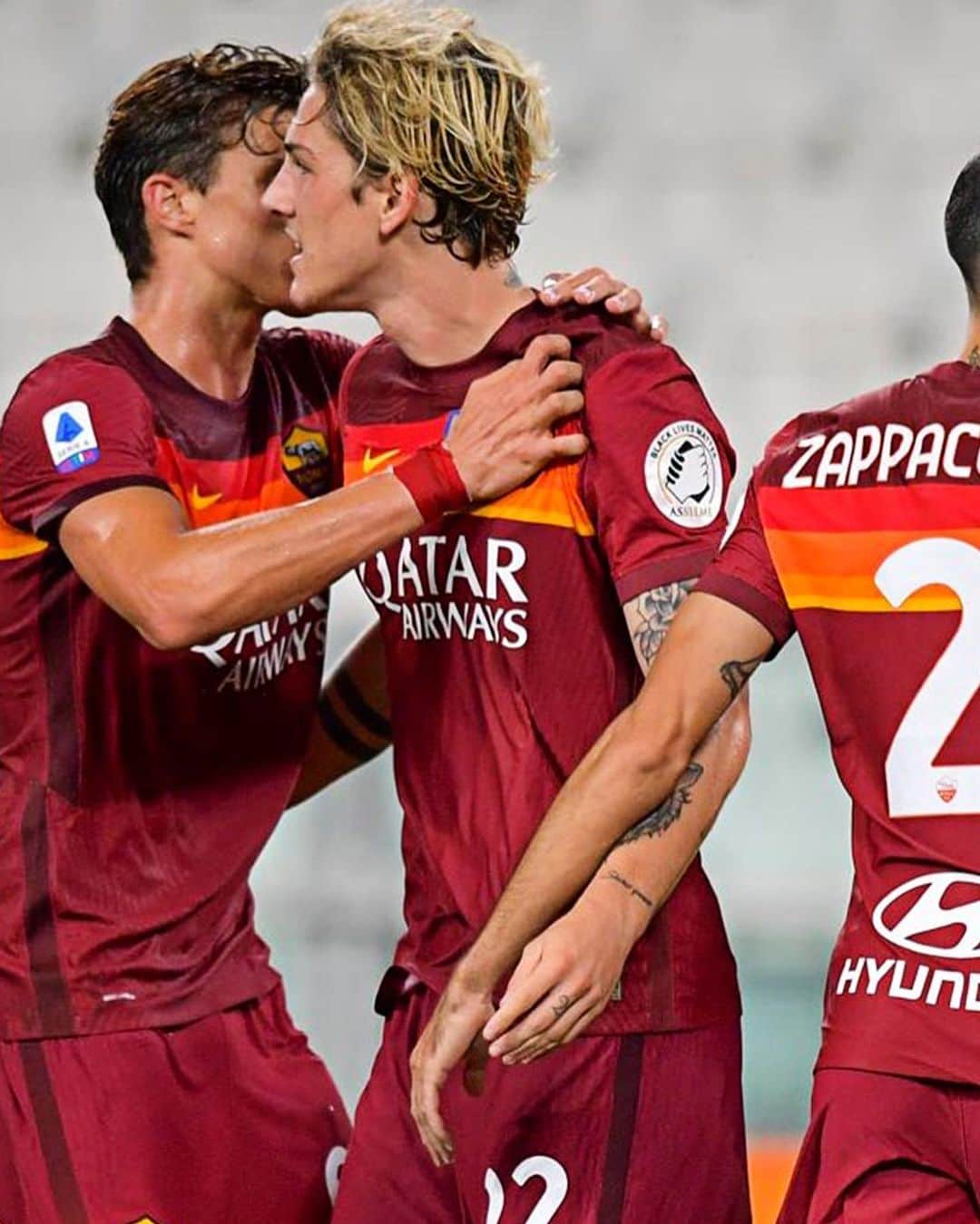 ASローマさんのインスタグラム写真 - (ASローマInstagram)「🟥🟧🟨 SQUAD 🐺💛❤️⁣ 2️⃣ wins from 2️⃣ in the new home kit! 😁 #ASRoma ⁣ ⁣ #JuveRoma」8月2日 22時27分 - officialasroma