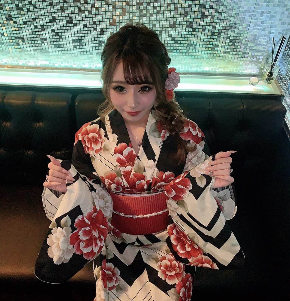 愛瀬ひびきのインスタグラム：「浴衣イベント🏮👘  . . . . . .  #佐賀#愛敬#クリスタルガーデン#キャバ嬢#キャバクラ#クラブ#CLUB#キャバ嬢ヘアセット #ヘアメイク#セット#中洲#福岡#東京#歌舞伎町#大分#長崎#熊本#宮崎#沖縄#シャンパン#champagne#飲み屋#ミナミ#北新地#錦#すすきの#ガールズバー#BAR#girlsbar」