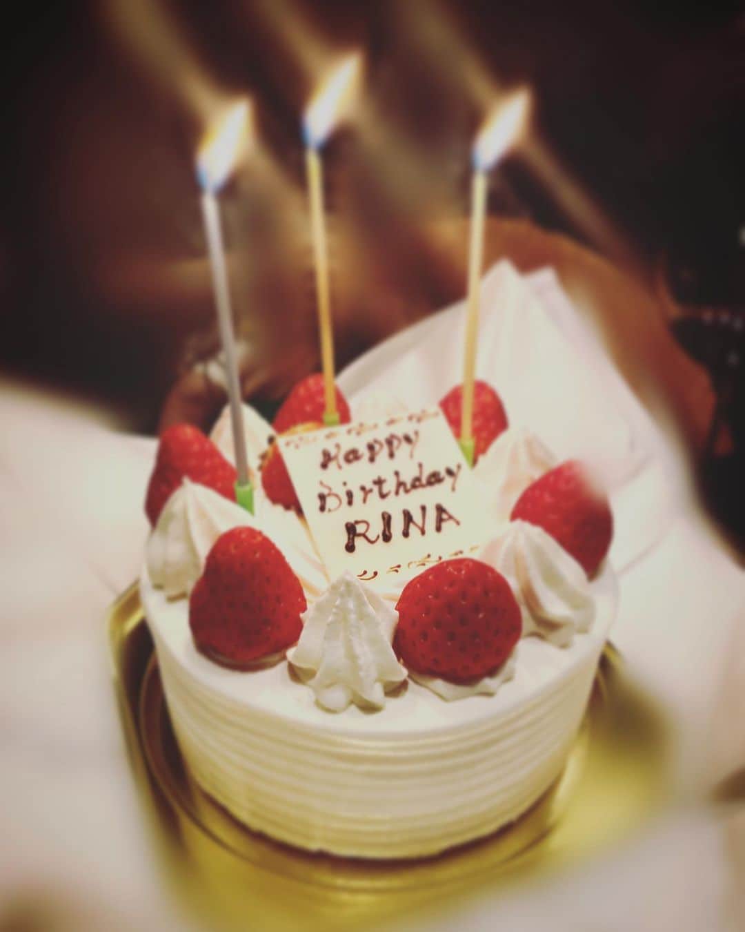 彩星りおんのインスタグラム：「先日、34歳のお誕生日を迎えました🎂  私は夢、目標を常に持って生きています。 でも色んな事を言い訳にしてなかなか叶えられない事も多い。 この１年は達成は出来なくてもバンバン挑戦していこうと思っております！ 限りある人生ですからね。 娘たちと共に母も成長していきたい！  SNSを通していつも温かく見守ってくださりありがとうございます。 これからもどうぞ宜しくお願いします😌💓  　　　　　　　　　　　　彩星りおん」