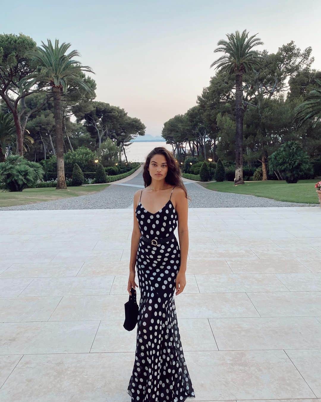 のインスタグラム：「My date night dress the other night ... 🖤🤍」