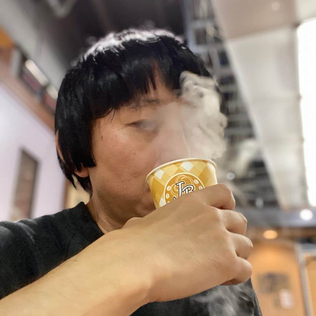 有吉弘行さんのインスタグラム写真 - (有吉弘行Instagram)「コーヒー熱すぎ。」8月2日 22時51分 - ariyoshihiroiki