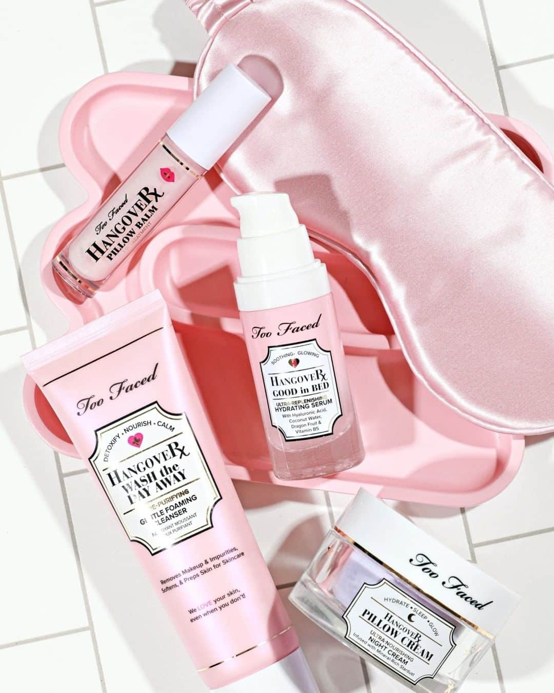 Too Facedさんのインスタグラム写真 - (Too FacedInstagram)「Celebrate National Treat Your Skin Day by showing your skin some love with the hydrating & nourishing ingredients in our Hangover Skincare! 💖 Comment your FAVE #tfhangover product below! #toofaced」8月2日 23時00分 - toofaced