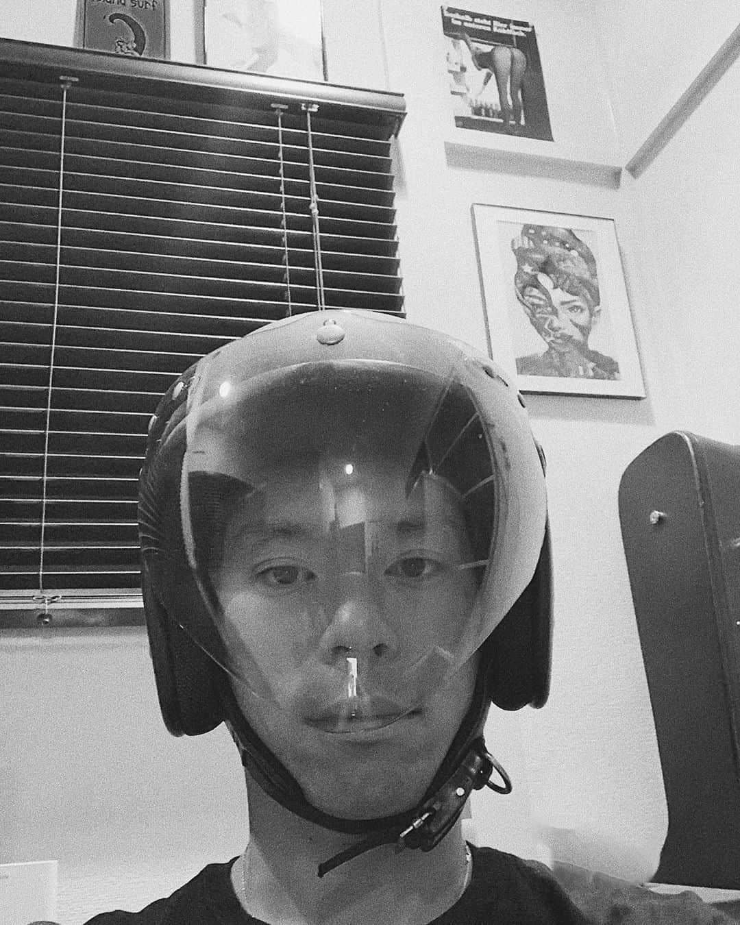 のインスタグラム：「準備はおーけー。  #教習所1ヶ月待ち #寝る前はヘルメット被って意識高める #意識高め男子 #ig_japan #japanlife #tokyolife #instajapan #jj #picoftheday #tbt #love #japan #tokyo #swag #instagood  #tflers #beautiful #funjaran #bike」
