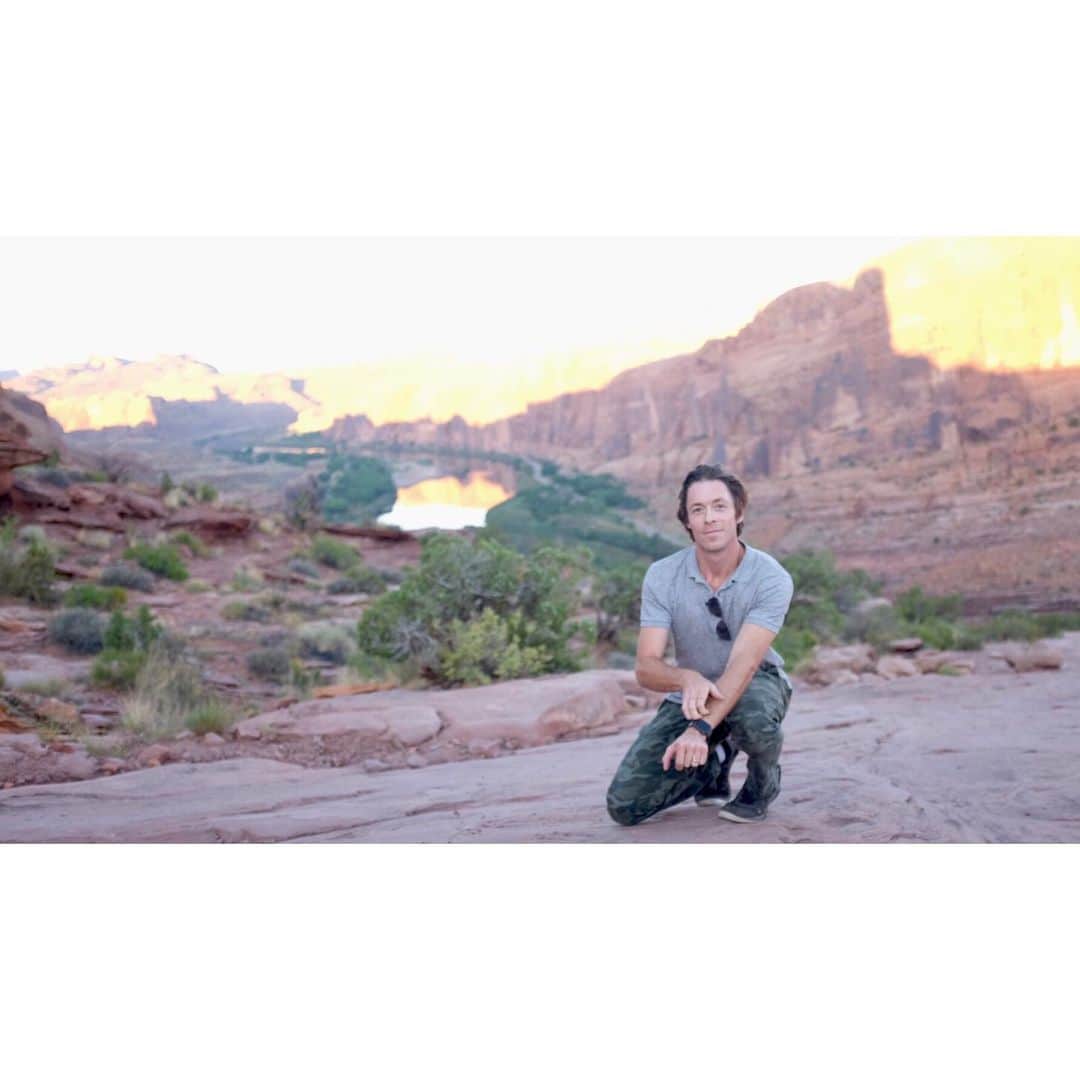ライアン・ダニエル・ドブソンのインスタグラム：「My family lived in Moab until I was 8.   All childhood spaces can have a magical quality to them, but this place - with its endless playground of natural sandstone climbing gyms - especially so. I remember caves and snakes and Native American hieroglyphs. So basically everything a boy could dream.」