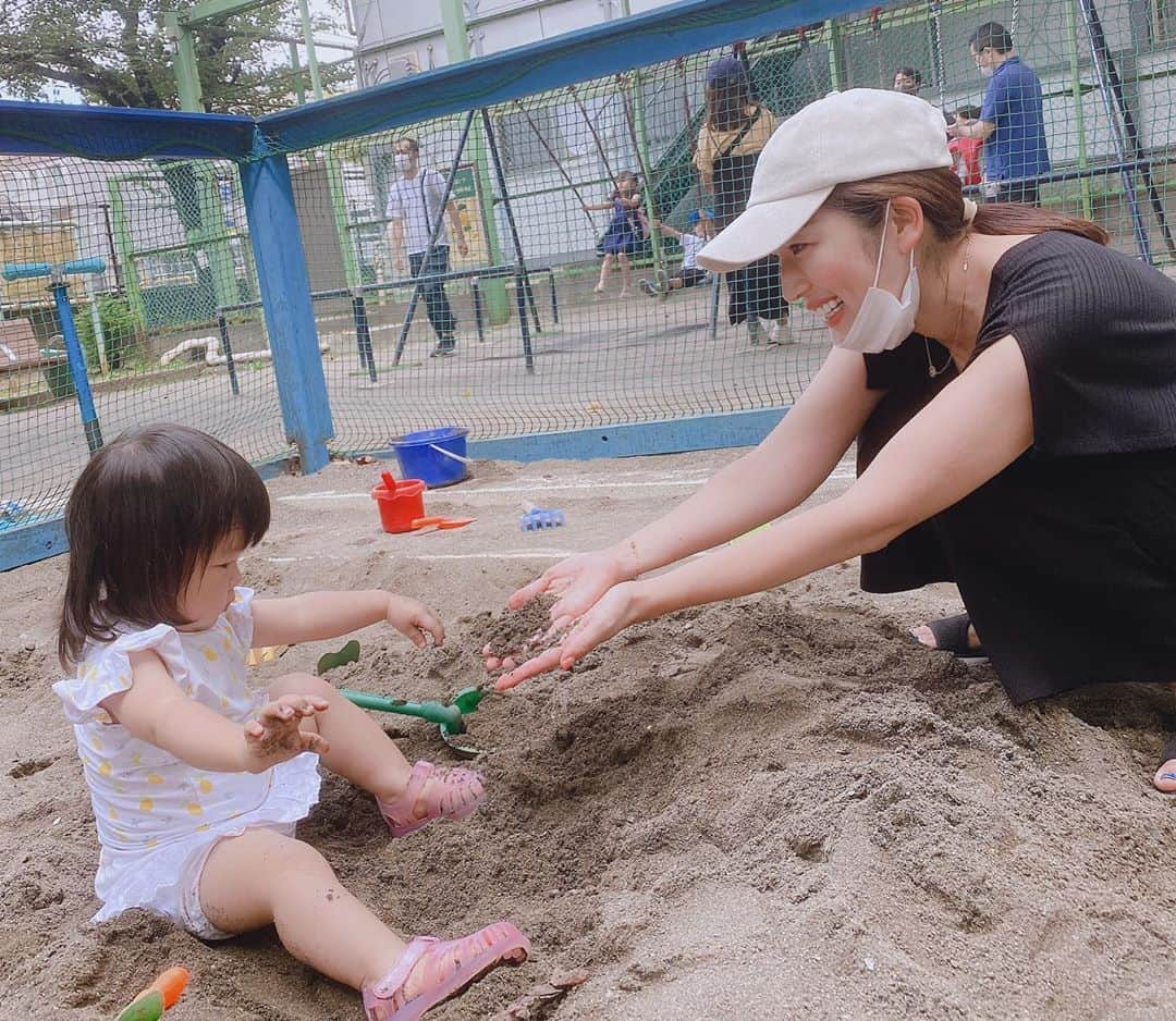 庄司ゆうこさんのインスタグラム写真 - (庄司ゆうこInstagram)「引っ越しでバタバタだけど毎朝の公園は欠かせないので今日もいつもの公園へ🤗そしたら友達親子にバッタリ会えたぁー💓 そのあと昼ご飯食べ逃してニトリで色々買い出し！ スタジオ行って仕事して夜は焼き肉‼️ お腹すき過ぎてフラフラだったのでガッツリ食べました🥰最後の写真の激辛冷麺ハマりそう✨ パワーついたから明日からまた1週間仕事に育児に全力で頑張ります(^-^) #公園#砂場遊び#親子#友達親子#バッタリ遭遇#ポジティブスターヨガ#焼き肉#肉食女子#恵比寿#きっぽよ」8月2日 23時18分 - yuko.shoji