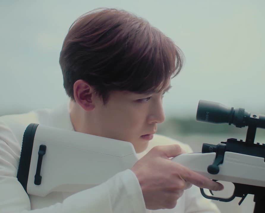 ニックン（2PM）のインスタグラム：「👩‍❤️‍👨~~~~💥🔫😇」
