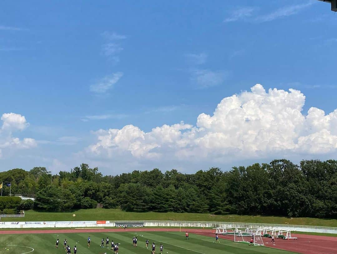 本野大輔さんのインスタグラム写真 - (本野大輔Instagram)「JFL FC大阪VS松江シティFC FC大阪のホーム開幕戦 【あすリートチャンネル】で生中継します。  今年、FC大阪は優勝すれば文句なしのJリーグ昇格。 シーズン15試合の短期決戦。 開幕戦勝利して勢いついています。  大阪から３つ目のJリーグクラブ誕生に向け！ 読売テレビアナウンス部、サッカー担当の立田アナ、平松アナと共に今シーズンのFC大阪の試合を中継していきます！  解説 元日本代表、山野孝義さん FC大阪マーケティングダイレクター、青野剛暁さん 実況、本野大輔でおおくりします！  #東大阪からjリーグへ #あすリートチャンネル #fc大阪」8月2日 14時38分 - daisuke.motono_ytv