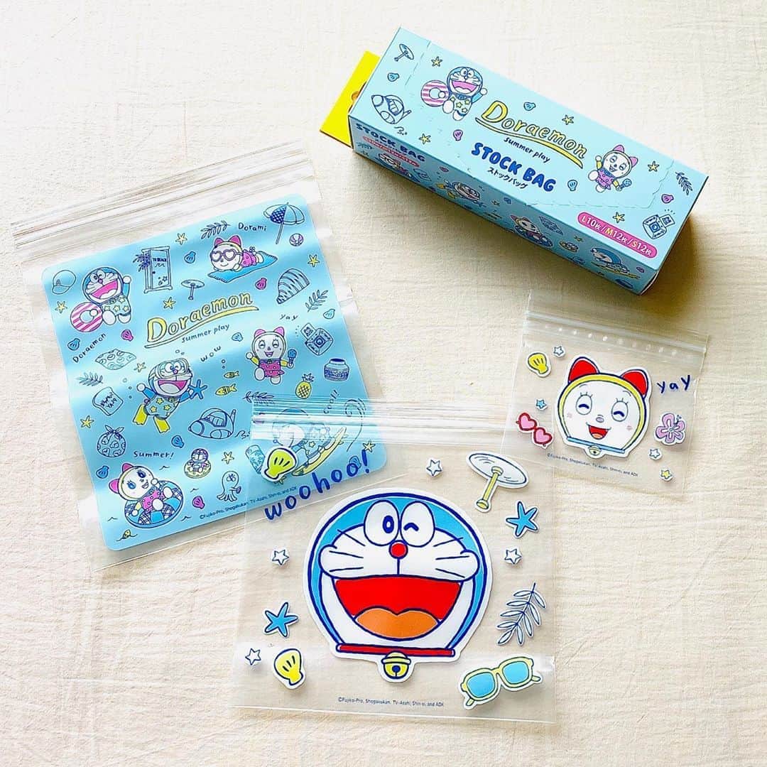 恵美さんのインスタグラム写真 恵美instagram スリーコインズ の ドラえもん コラボグッズ ストックbag 大 青 10枚 中 ドラえもん 12枚 小 ドラミちゃん 12枚 入っています お菓子 マスクケース 写真 薬など サイズに合わせて使い分け