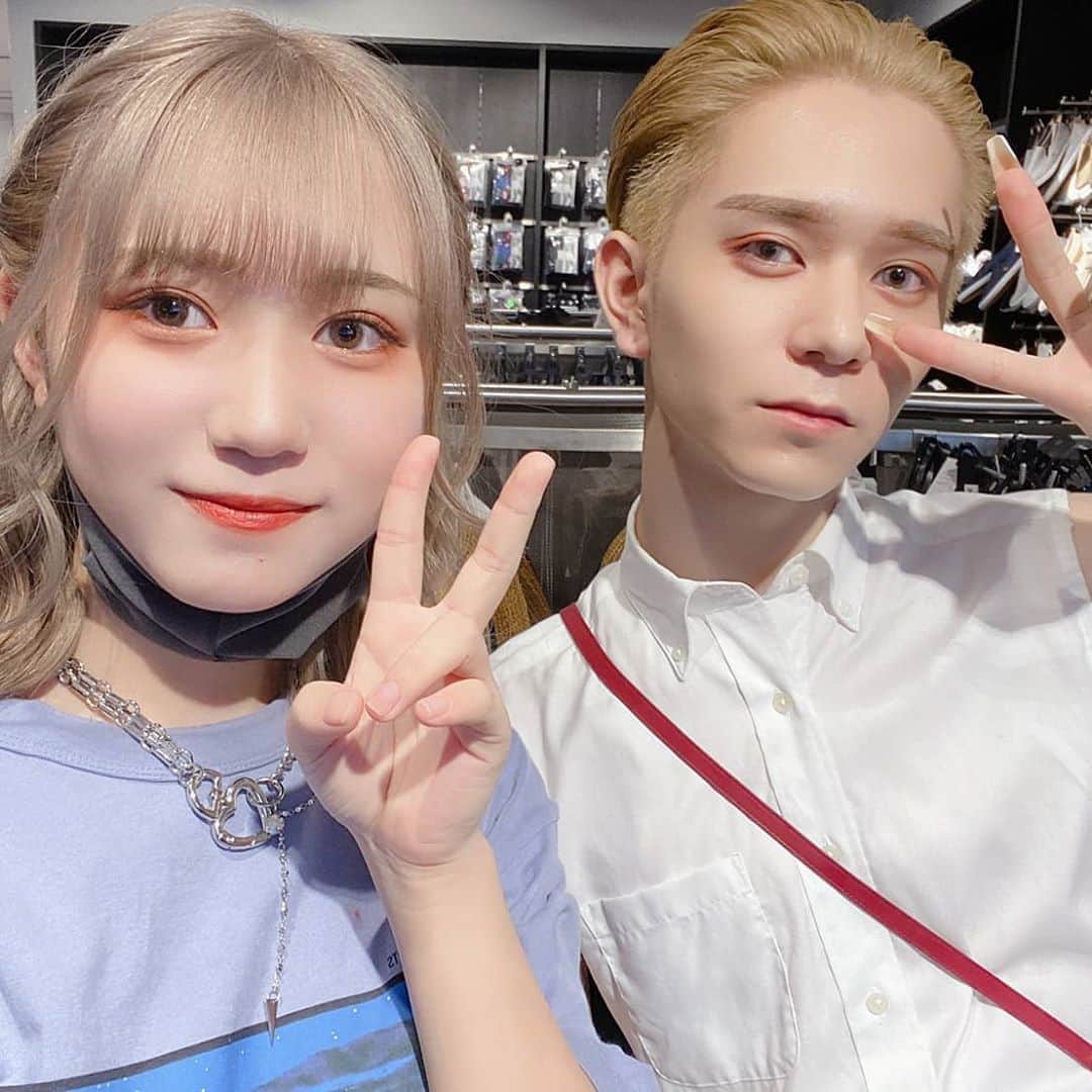のインスタグラム：「昨日Ｈ&Mで会ったw」
