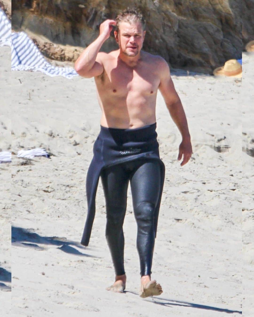 Just Jaredさんのインスタグラム写真 - (Just JaredInstagram)「Matt Damon shows off his fit physique during a day at the beach.  #MattDamon Photos: Backgrid」8月2日 14時56分 - justjared