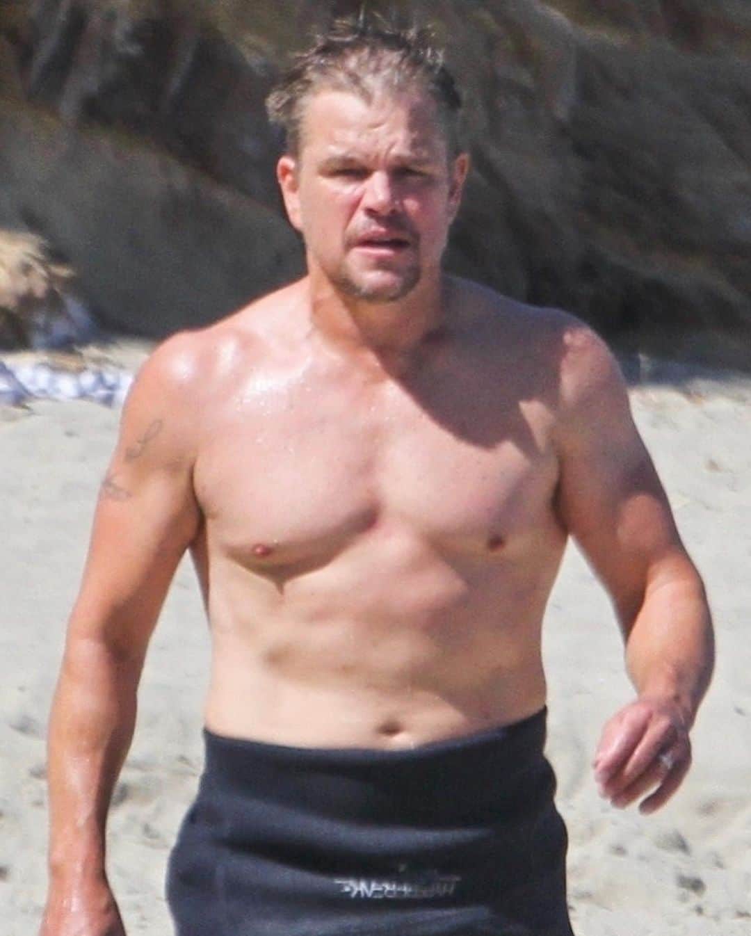 Just Jaredさんのインスタグラム写真 - (Just JaredInstagram)「Matt Damon shows off his fit physique during a day at the beach.  #MattDamon Photos: Backgrid」8月2日 14時56分 - justjared
