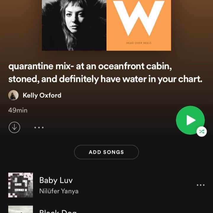 ケリー・オックスフォードのインスタグラム：「I will leave you with a new quarantine mix. ——At an oceanfront cabin, stoned and definitely have water in your chart——- Link in stories and bio」