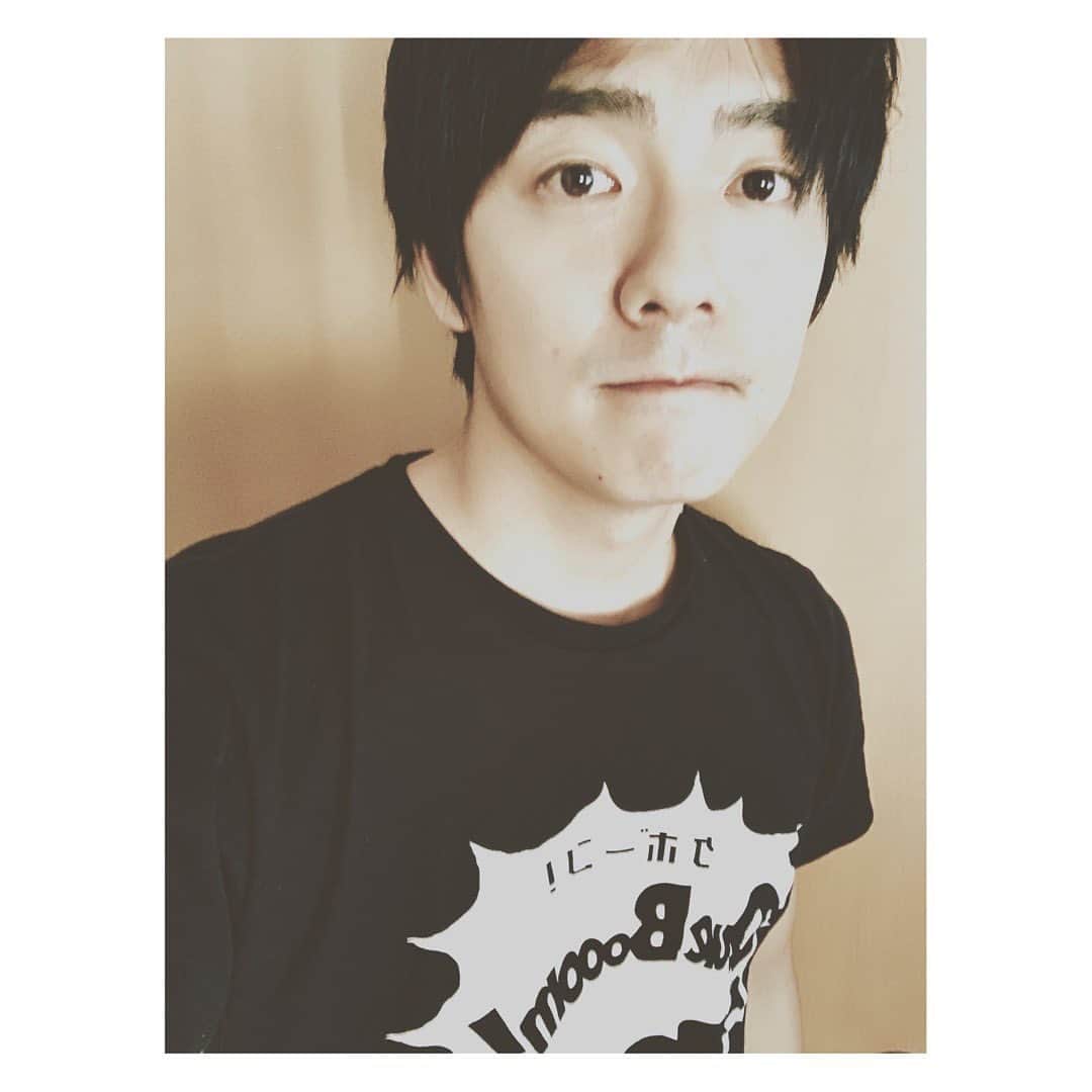 長田成哉のインスタグラム：「とあるお仕事につき、髭剃った。 自分がどれぐらい髭伸びるのか この期間でよくわかった。 んで気に入っているから 無いと寂しい。笑 #ケボーン #ショボーン」