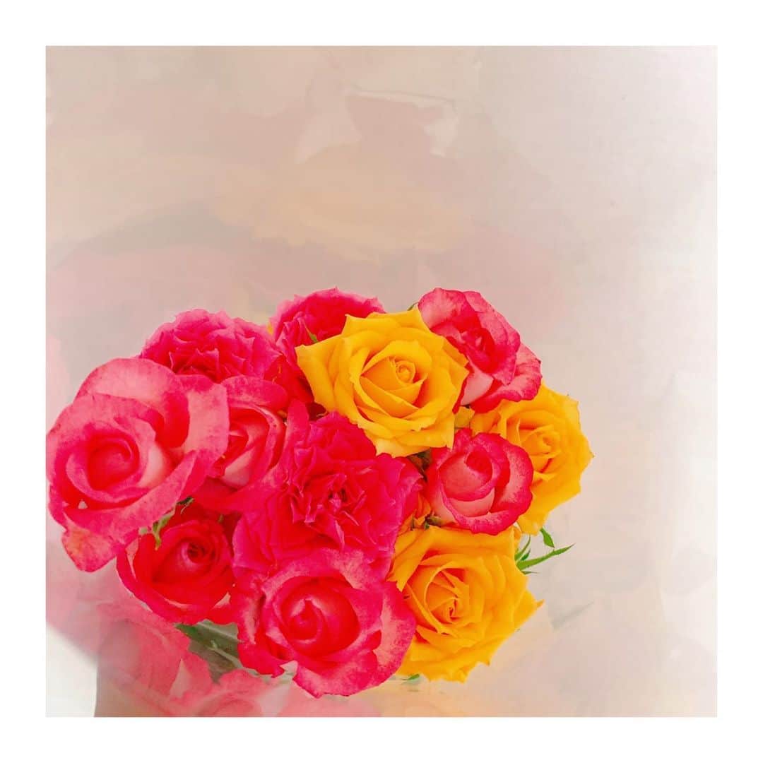武田るいさんのインスタグラム写真 - (武田るいInstagram)「お花で気分あげていく~💐 会いたい人たくさんいる~~🌹💎😢 #flower #おはな #おはなのあるくらし #🌹 #cute」8月2日 15時26分 - rui_1002