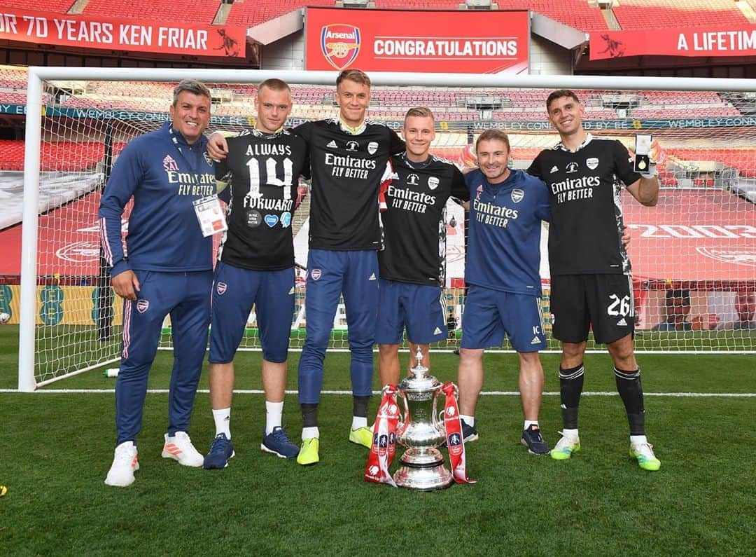 ダミアン・マルティネスさんのインスタグラム写真 - (ダミアン・マルティネスInstagram)「Gk union 💪 @berndleno1 @inakicana @karljakobhein #sal #matt  La union hace la fuerza @arsenal」8月2日 15時26分 - emi_martinez26