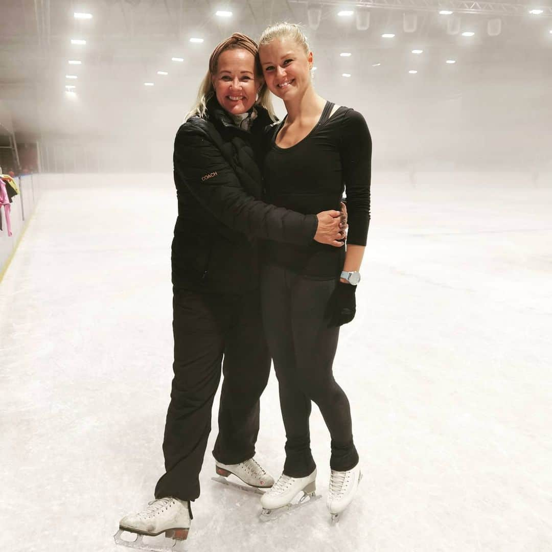 ダーシャ・ゲルムさんのインスタグラム写真 - (ダーシャ・ゲルムInstagram)「Last 2 weeks were amazing. Thanks to these two amazing coaches and all of the skaters who participated and ISU camp in Celje.   I can't believe I'm 29 and still can learn so many new things in such a short period of time. You both opened my eyes, pushed me out of my comfort zone and showed me what I am capable of.  What I love the most is a thing that you are firstly a really nice people and a very good coaches in the same time.  Thank you @allu63 for all the little "tricks" you taught me to master my jumps even better. Thank you @tomdicksonskating for all your classes which reminded me why I love figure skating, gliding, nice positions, lines,... And for amazing new transitions in my new free program. 😍  #figureskating #isu #isucamp #trainingmakesitperfect #trainsmart #livealife #iceskating #technique #skatingskills #newtricks #hardworkpaysoffs  #hardwork #love」8月2日 15時34分 - grmdas