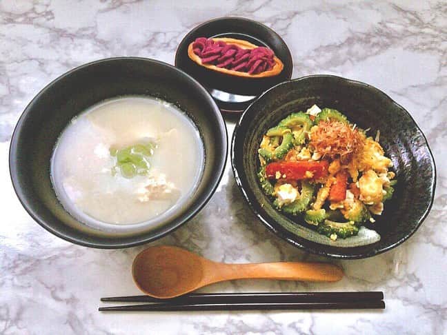 中岡龍子さんのインスタグラム写真 - (中岡龍子Instagram)「.I made Okinawan food🥢 気温とか空の感じを見て食べたくなったので ゆし豆腐とゴーヤチャンプルー作りました！ もずく酢も用意したのに写し忘れた、、 紅芋タルトは見たら食べたくなって🤫 . 8月に入っていきなり暑くなりましたが 夏バテや熱中症などにならないように 皆さん気をつけてくださいね！ . #ゆし豆腐 #ゴーヤチャンプルー #沖縄料理 #りょーこめし」8月2日 15時36分 - ryoko1792