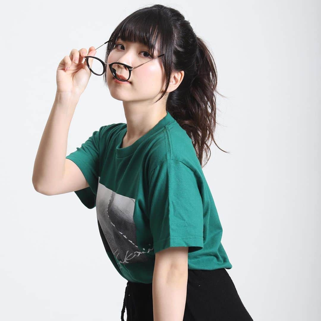 安齋由香里さんのインスタグラム写真 - (安齋由香里Instagram)「2020/08/02﻿ ﻿ 【TシャツGreen × メガネ】緑は大人っぽく。﻿ ﻿ From : @livertine_age  ﻿ #livertineage」8月2日 15時59分 - yukari_anzai_1231