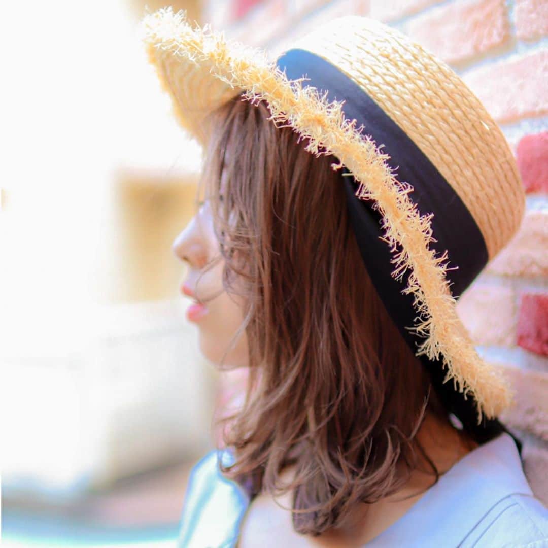佐藤 章太/美容師/美容室/代官山/恵比寿/のインスタグラム：「8月も皆様のご来店楽しみにお待ちしております🌻﻿ ﻿ ✂︎✂︎✂︎✂︎✂︎✂︎✂︎✂︎✂︎✂︎✂︎✂︎✂︎✂︎✂︎✂︎✂︎✂︎✂︎✂︎✂︎✂︎✂︎﻿ ﻿ ﻿ これからの季節は紫外線によるダメージや湿気による髪の広がりが気になる季節です☀️﻿ ﻿ ヘアカラーやトリートメント、縮毛矯正など定期的なヘアケアで綺麗な髪を保ちましょう💇‍♀️﻿ ﻿ お席が埋まりやすい時期ですのでご予定がお決まりのお客様はお早目のご予約がオススメです😊﻿ ﻿ ﻿ ﻿ ✂︎✂︎✂︎✂︎✂︎✂︎✂︎✂︎✂︎✂︎✂︎✂︎✂︎✂︎✂︎✂︎✂︎✂︎✂︎✂︎✂︎✂︎✂︎﻿ ﻿ ﻿ ﻿ ︎💇‍♀縮毛矯正で梅雨時期の湿気対策💇‍♀️﻿ ﻿ ﻿ そろそろ梅雨の時期☔️﻿ ﻿ ﻿ 雨や汗による湿気でアイロンやブローをしても髪が広がりやすい季節。。。﻿ ﻿ ﻿ お出かけ前に綺麗にセットしても外へ出るとすぐにクセが出てきてしまうとお悩みの方も多いのではないでしょうか？？﻿ ﻿ ﻿ くせ毛の方は1年で1番髪の扱いに困る季節ですね💦﻿ ﻿ ﻿ 【美容院でトリートメントをしたり、ホームケアを頑張っても髪の広がりが気になる】とお悩みの方の原因は髪質にあるのかもしれません💇‍♀️﻿ ﻿ ﻿ お客様のお悩み、髪質、お手入れ方法、これから先のヘアスタイル、なりたいイメージ、似合う髪型をふまえて一番最適な施術をご提案させて頂きます😊﻿ ﻿ ﻿ ✅今まで縮毛矯正で満足行かなかった﻿ ✅家でのお手入れを楽にしたい﻿ ✅湿気で広がる髪の毛が気になる﻿ ✅髪のうねりを抑えてナチュラルなストレートヘアにしたい﻿ ✅前髪のうねりが気になる﻿ ✅綺麗に髪を伸ばしたい﻿ ✅髪を下ろしたいけど癖で広がるので結ぶしかない﻿ ﻿ ﻿ など、くせ毛でお悩みの方もぜひご相談ください📲﻿ ﻿ ﻿ メニューやヘアスタイルに関してのご相談はDM.LINE@公式アカウントからお待ちしております💇‍♀️✨﻿ ﻿ ﻿ 【ホットペッパークーポンWEB予約】又は【LIVE公式アカウントからのお問い合わせ】はプロフィール欄URLページからご利用頂けます💇‍♀️✨﻿ ﻿ ﻿ ﻿ 【MENU】﻿ ✂︎カット✂︎¥5500﻿ ✂︎カット・カラー✂︎¥11000﻿ ✂︎カット・カラー・トリートメント✂︎¥12650﻿ ✂︎カット・ダブルカラー¥13200﻿ ✂︎カット・縮毛矯正・トリートメント✂︎¥18000﻿ ✂︎カット・高難易度縮毛矯正✂︎¥27000﻿ ✂︎カット・パーマ✂︎11000﻿ ✂︎カット・デジタルパーマ✂︎¥13200﻿ ✂︎カット・トリートメント✂︎¥9900﻿ ✂︎トリートメント✂︎¥4400〜﻿ ✂︎前髪カット✂︎¥1100﻿ ✂︎ヘアアレンジ✂︎¥5500﻿ ﻿ ﻿ Heartim代官山﻿ 住所/東京都恵比寿西2-18-6 2F﻿ TEL /0364163988﻿ ﻿ ﻿ 営業時間﻿ 平日/ 12時〜21時﻿ 土日祝日/10時〜19時﻿ 火曜定休日﻿ ✳︎営業時間外でのご予約のご相談もお気軽にお問い合わせください🌟﻿ ﻿ ﻿ #縮毛矯正﻿ #乾かすだけでまとまる髪へ﻿ #髪質改善﻿ #代官山美容室﻿ #恵比寿美容室﻿ #代官山﻿ #恵比寿﻿ #自由が丘﻿ #前髪カット﻿ #前髪の縮毛矯正﻿ #ヘアスタイル﻿ #ストレートヘア﻿ #ヘアケア﻿ #美髪ケア﻿ #髪質改善縮毛矯正﻿ #髪質改善代官山﻿ #髪質改善恵比寿﻿ #トリートメント﻿ #ヘアカラー﻿ #縮毛矯正美容院﻿ #髪質改善美容院﻿ #前髪﻿ #くせ毛﻿ #くせ毛のお悩み解決します﻿ #くせ毛カット﻿ #オージュア﻿ #オージュアトリートメント﻿ #フローディア﻿ #フローディアトリートメント﻿ #サロンモデル」