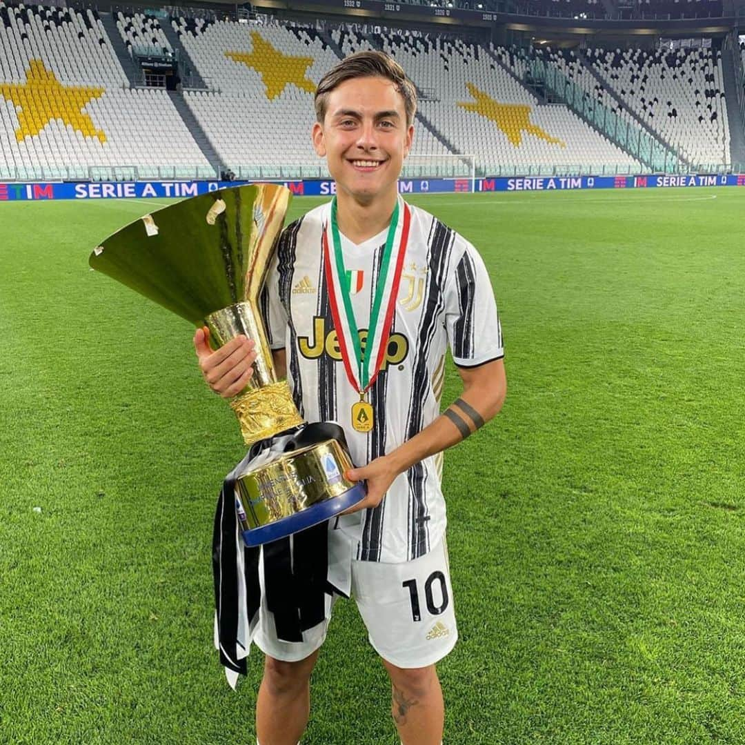 ポール・ポグバさんのインスタグラム写真 - (ポール・ポグバInstagram)「Alcuni scatti 📸 della festa Scudetto di ieri sera!   #STRON9ER 🏆🇮🇹 #Juve」8月2日 16時08分 - juvefanpage