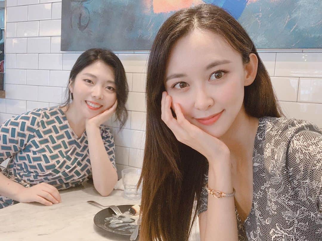 のインスタグラム：「예솔언니를 만나고 돌아온 날엔 언제나 내 영혼이 꽉 채워진 느낌이 든다☺️ 6년 전 처음 인연이 되어 지금까지 함께하는 예솔언니와 행복한 시간✨ . . . #마린#도곡맛집#데이트#인연」