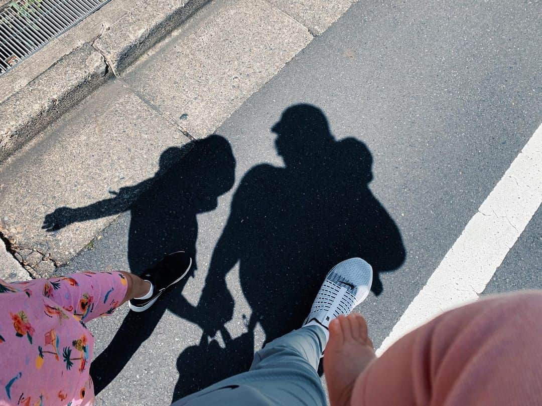 水嶋ヒロのインスタグラム：「#長女 #5歳 #父 #36歳 #次女 #0歳」