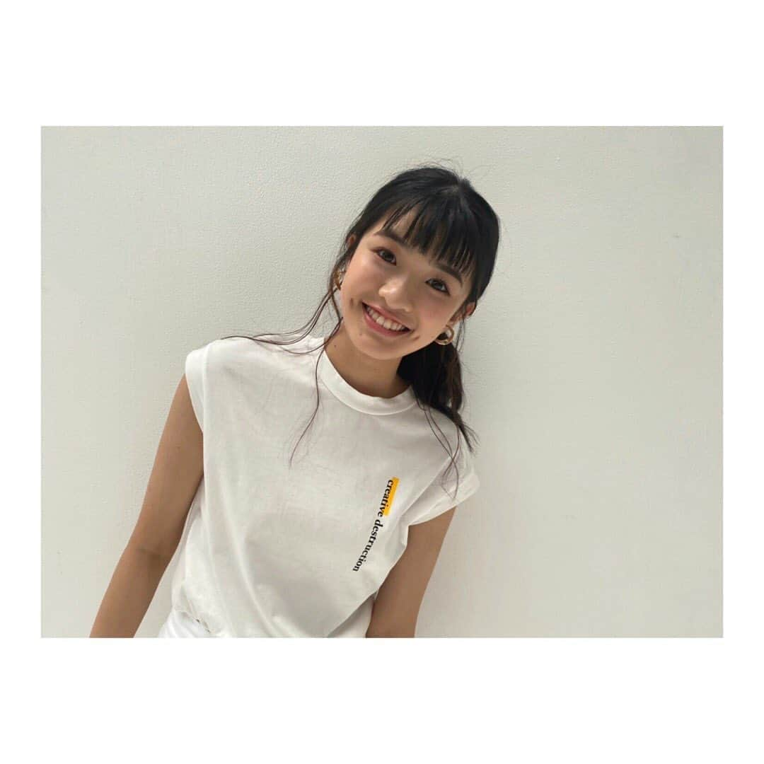 湊胡遥のインスタグラム：「・ 今月号では、全モ夏私服企画もあります❕  コーデは全部で4体紹介してますよ~  そして！ このトップスは読者プレゼントです！！ 紙面のアンケートで応募できます☺︎ 皆さん是非！！！」