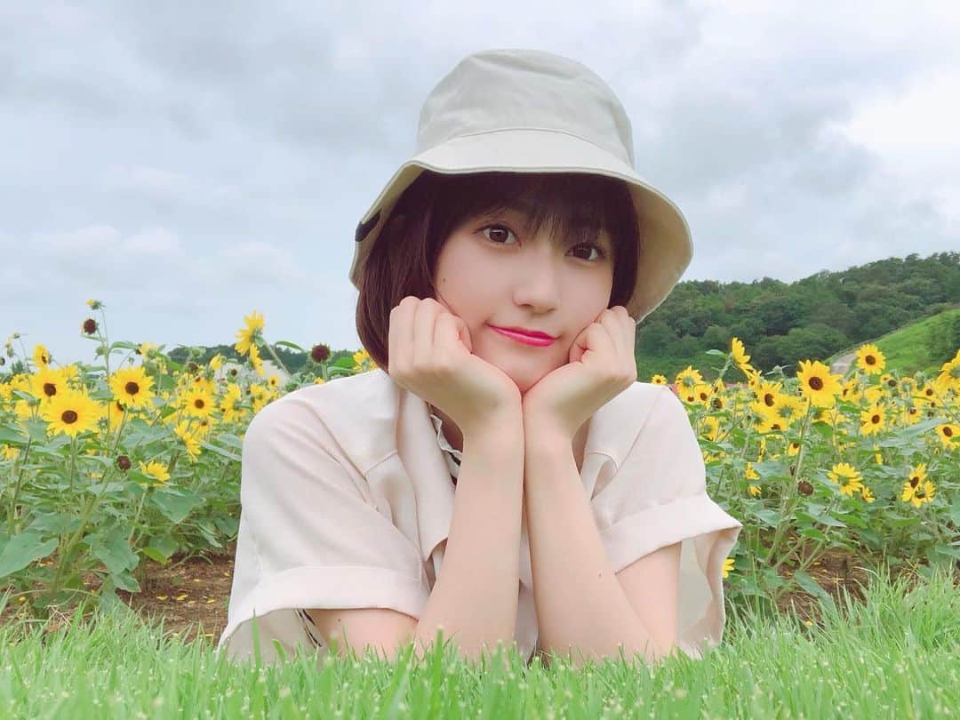 朝日花奈のインスタグラム：「ワタシノコトオボエテマスカ、、、？？  熱中症と感染対策 どちらにも気をつけながら 一緒に乗り越えて行こうね！☺  #千葉#東京ドイツ村#ひまわり#夏」