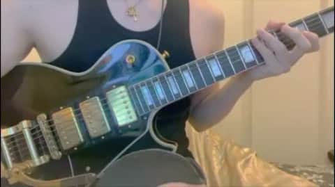 MiA のインスタグラム：「にもめろくんに触発されて7〜8年前にglare guitar school用に書き下ろした教則曲の難しいところを再アレンジして弾いてみた。  youtu.be/t6ysn0_cRoA スウィープ鬼早い」
